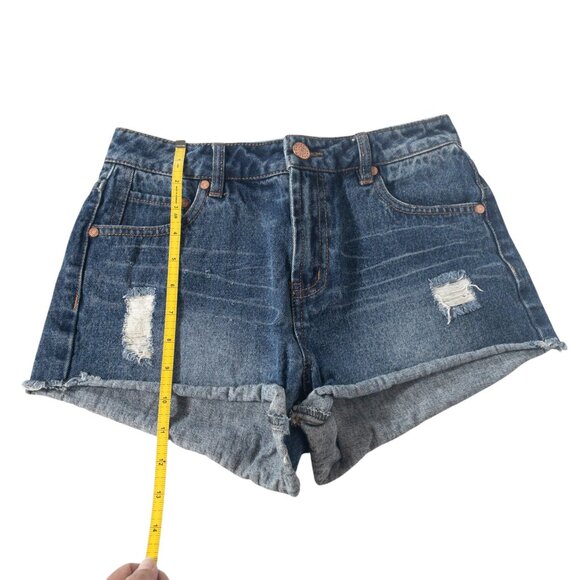 Refuge Short Shorts Distressed Dark Wash Jean Shorts SZ 2 Raw Hem Y2K - Picture 4 of 6